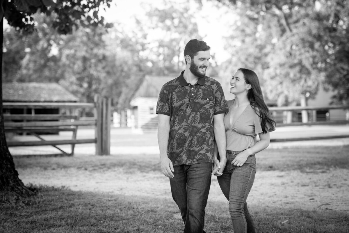engagement_announcement_arm-in-arm_black_and_white