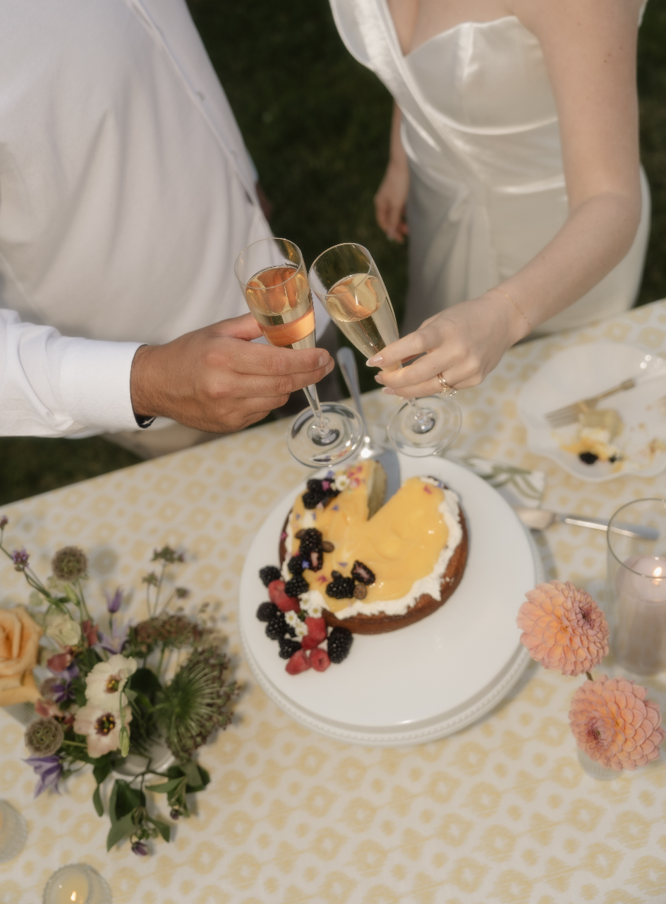 summer-wedding-champagne-toast-ct-wedding-planner