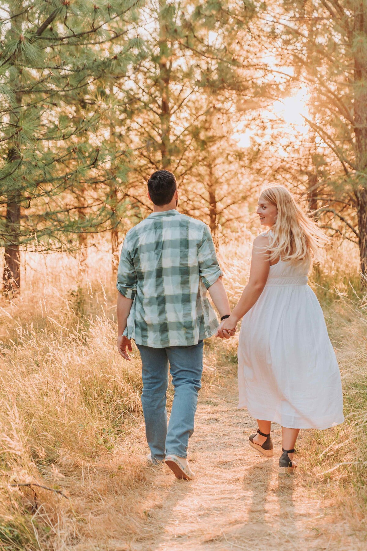 engagement-photos-cooper-mountain-nature-park-oregon -48