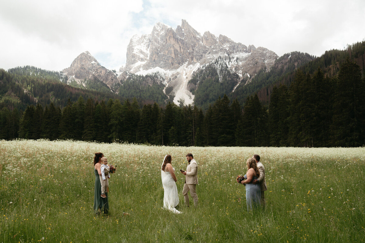 the_chaffins_international_destination_wedding_elopement_photographers_sammie_chaffin_micah_editorial_adventure_photos_travel_dolomites_italy_21