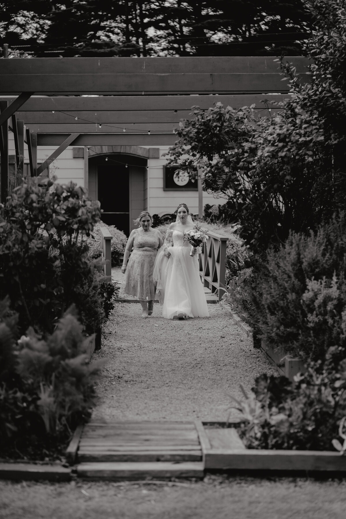 The bridal party by Balnarring Wedding photographer Jake Grinde