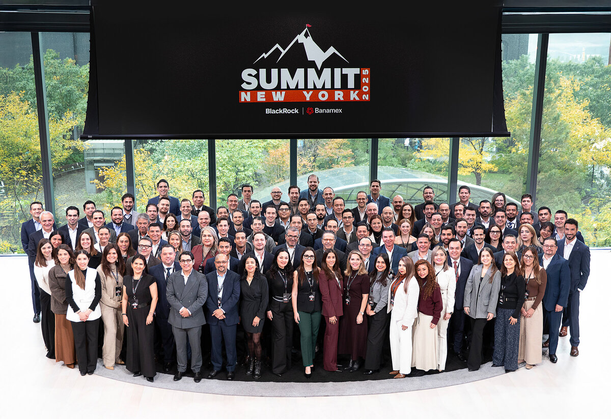 finance-summit-group-photo