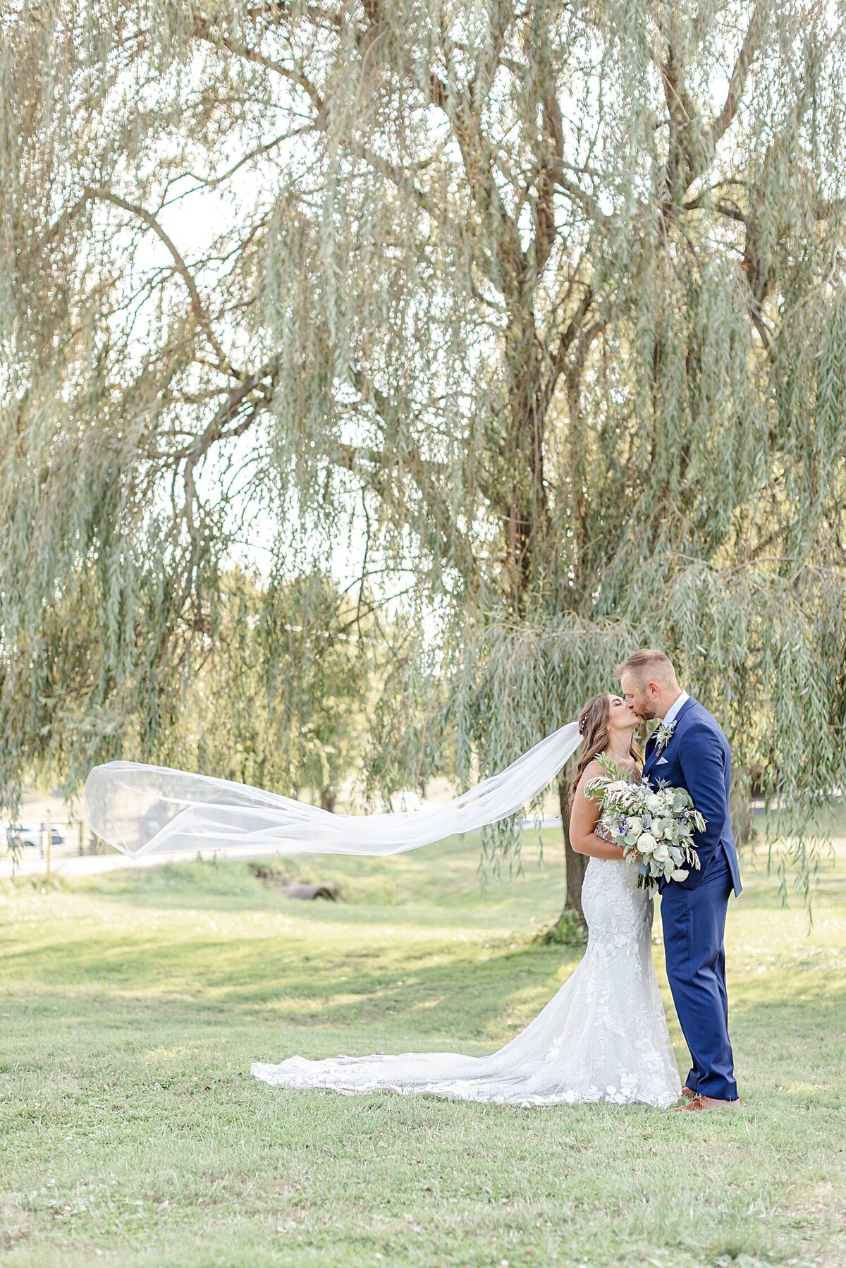 Shady-Elms-Farm-Pittsburgh-blue-green-wedding (42)