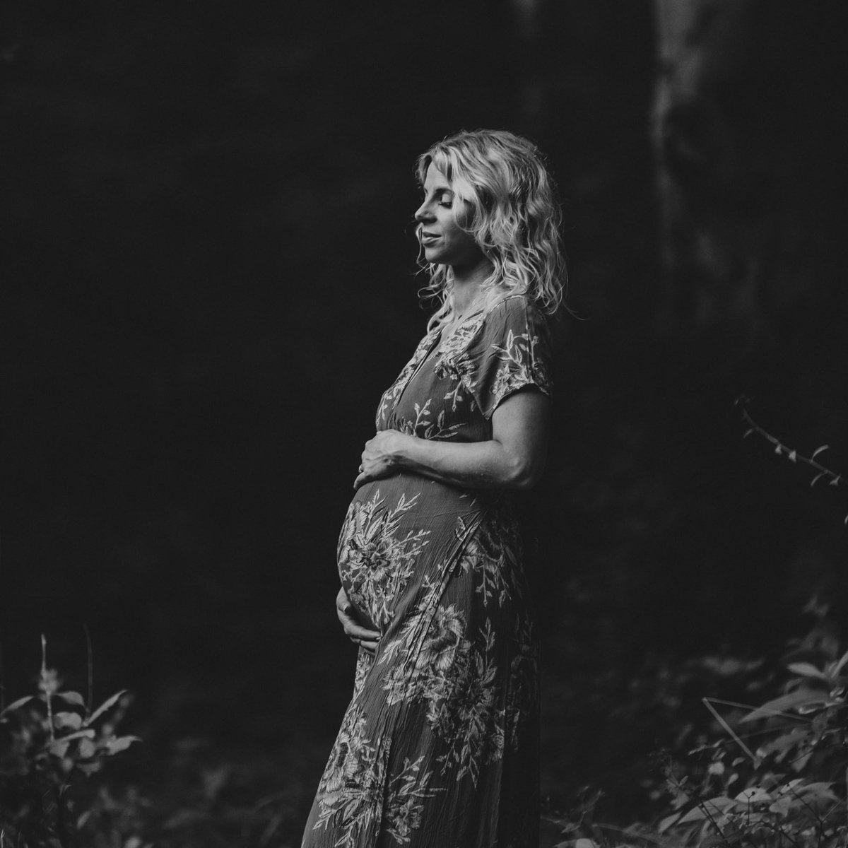 24_Maryland-Summer-Boho-White-Dress-Maternity-Couple-Woods