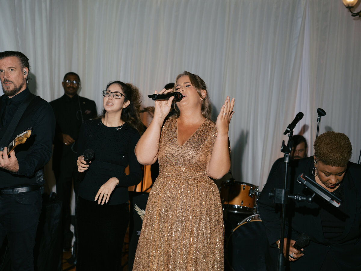 live-band-wedding-reception-at-castle-hill-inn