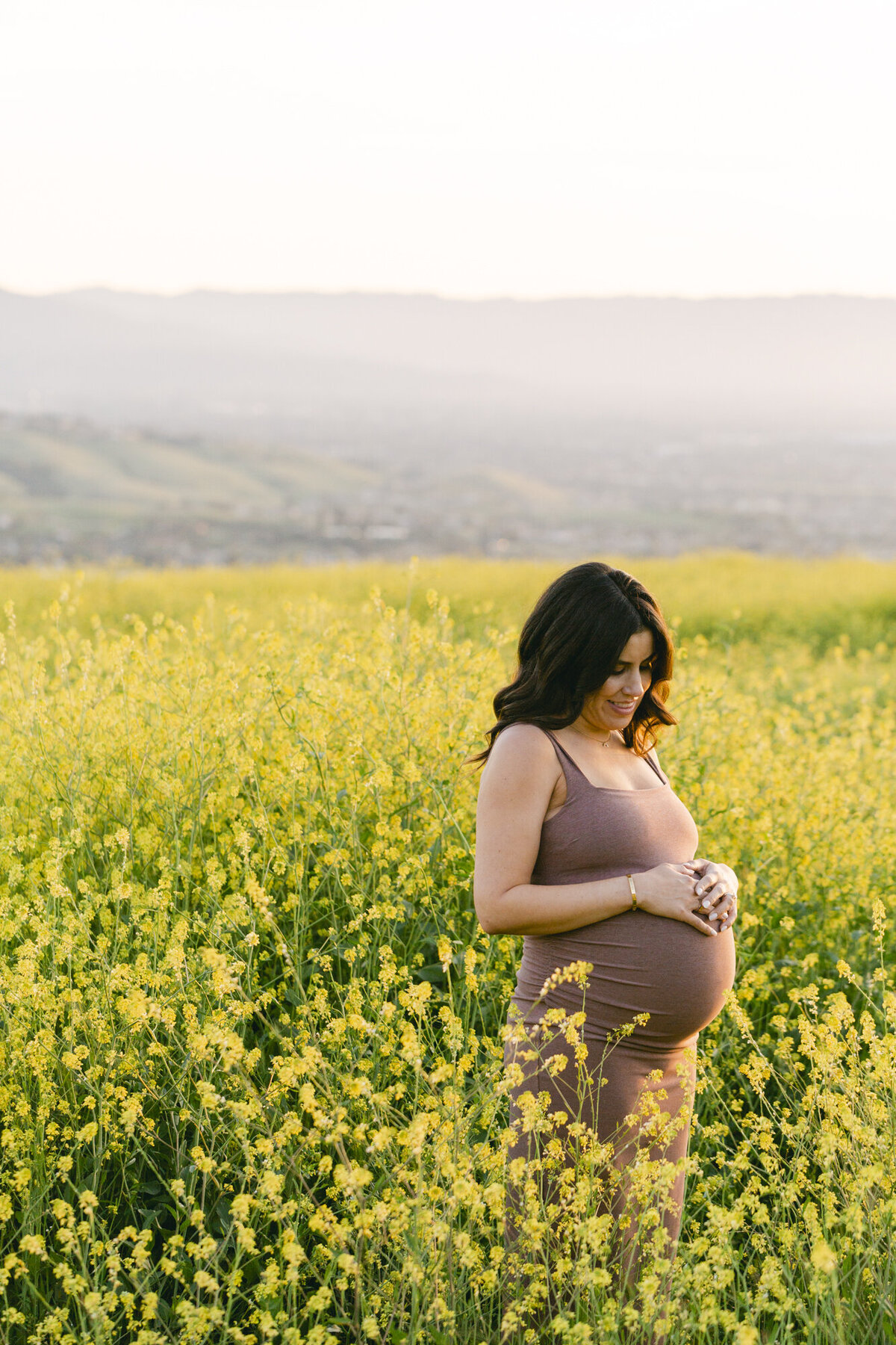 PERRUCCIPHOTO_SPRING_OPEN_FIELD_WILD_FLOWER_MATERNITY_66