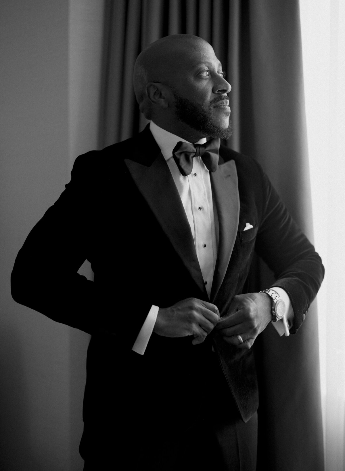 003_GROOMGETTINGREADY-004