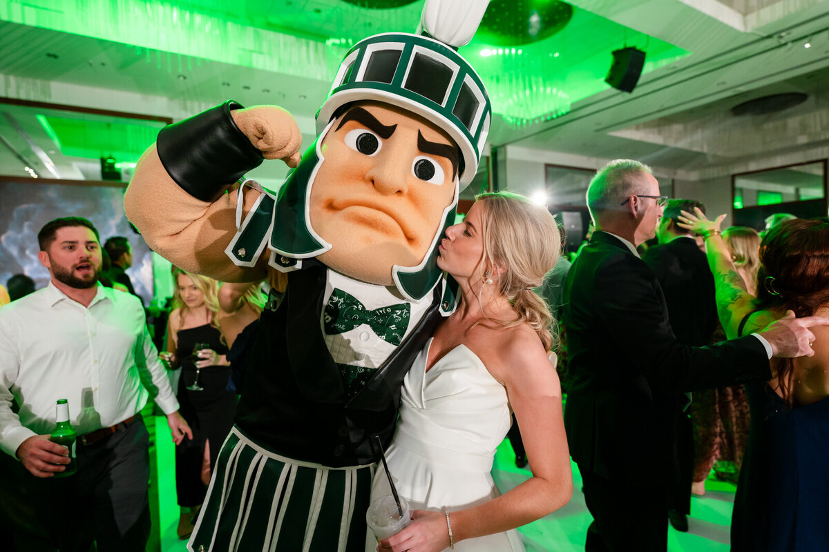 Grand Rapids Wedding Photographer JW Marriott825
