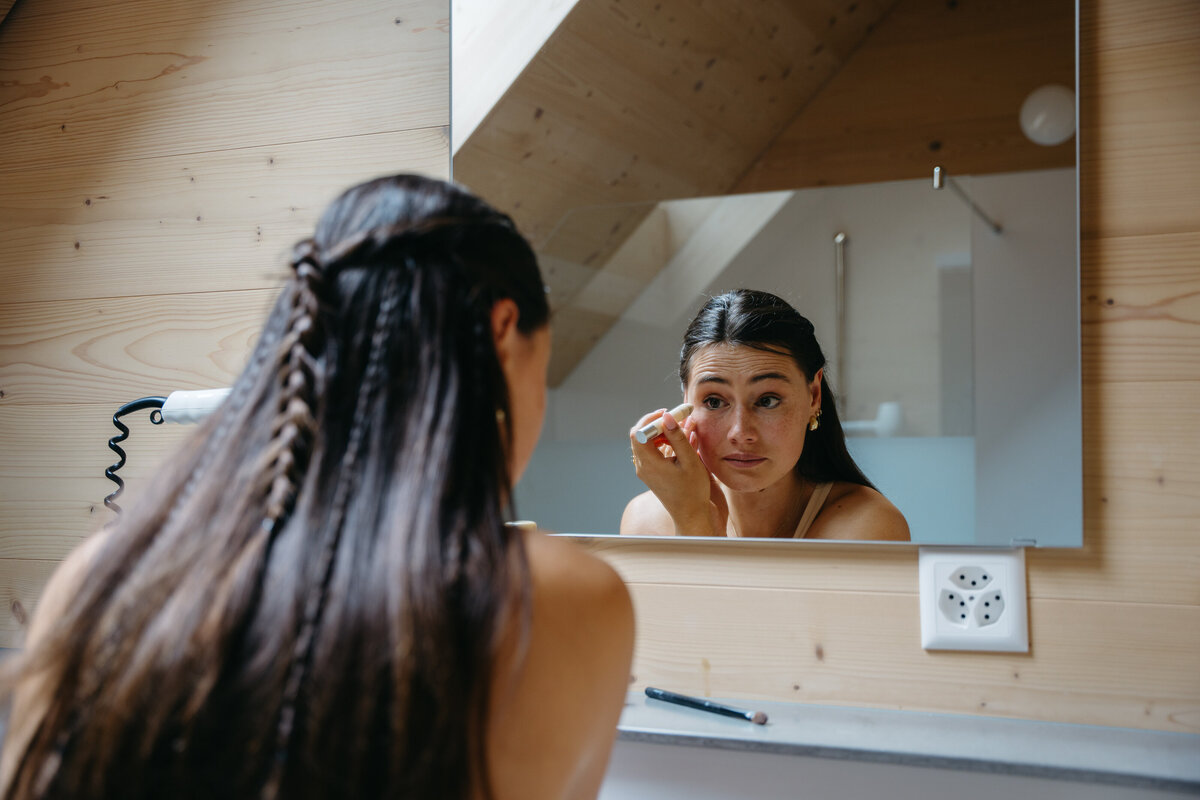Bride getting ready in rifugio