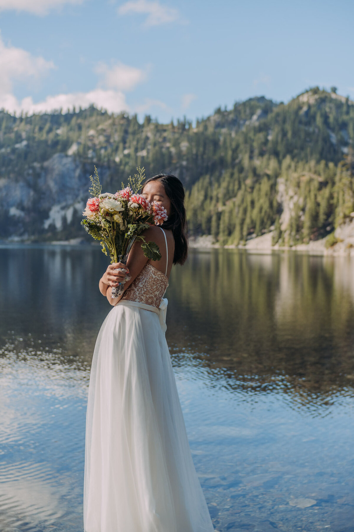 Joyce Li Photography Destination Wedding Elopement Engagement Lifestyle Portrait Photographer West Coast Seattle Washington California snowlakeengagement-26