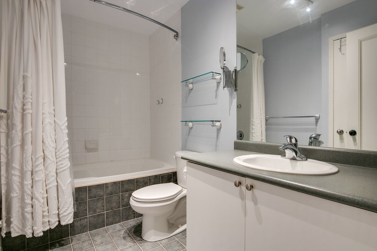 27-web-or-mls-44_001_Bathroom