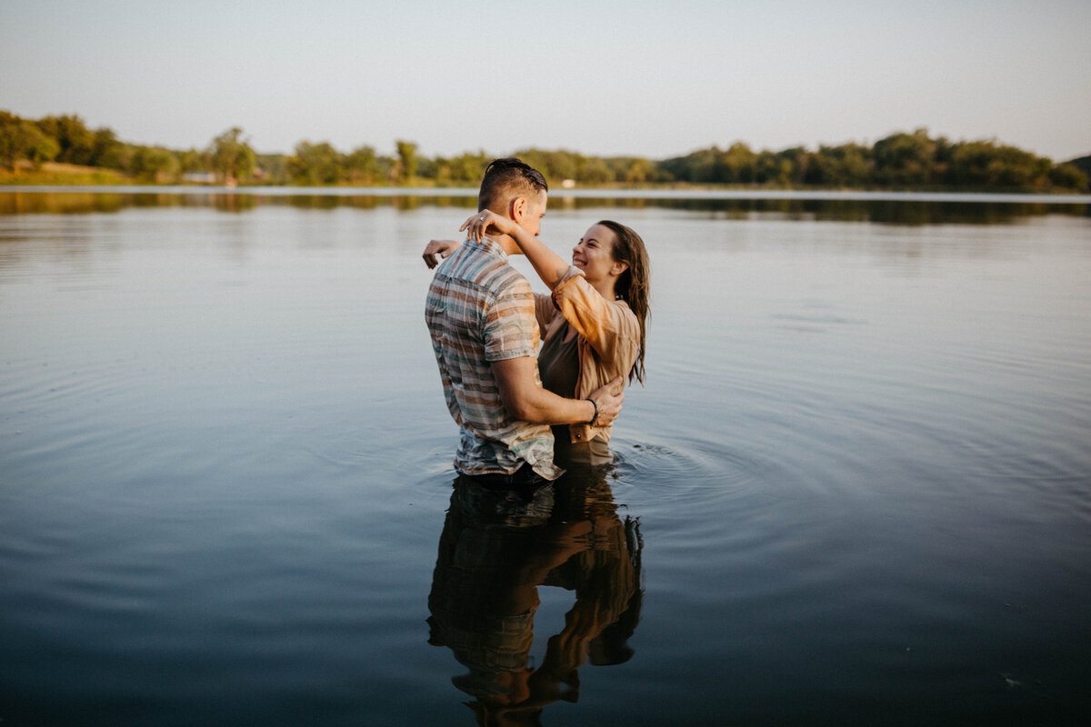 couple-hugging-in-the-water