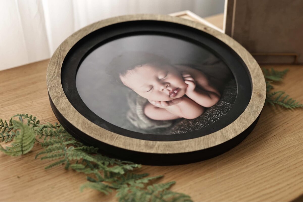 louisville newborn photographer art product investment circle wood frame wall art