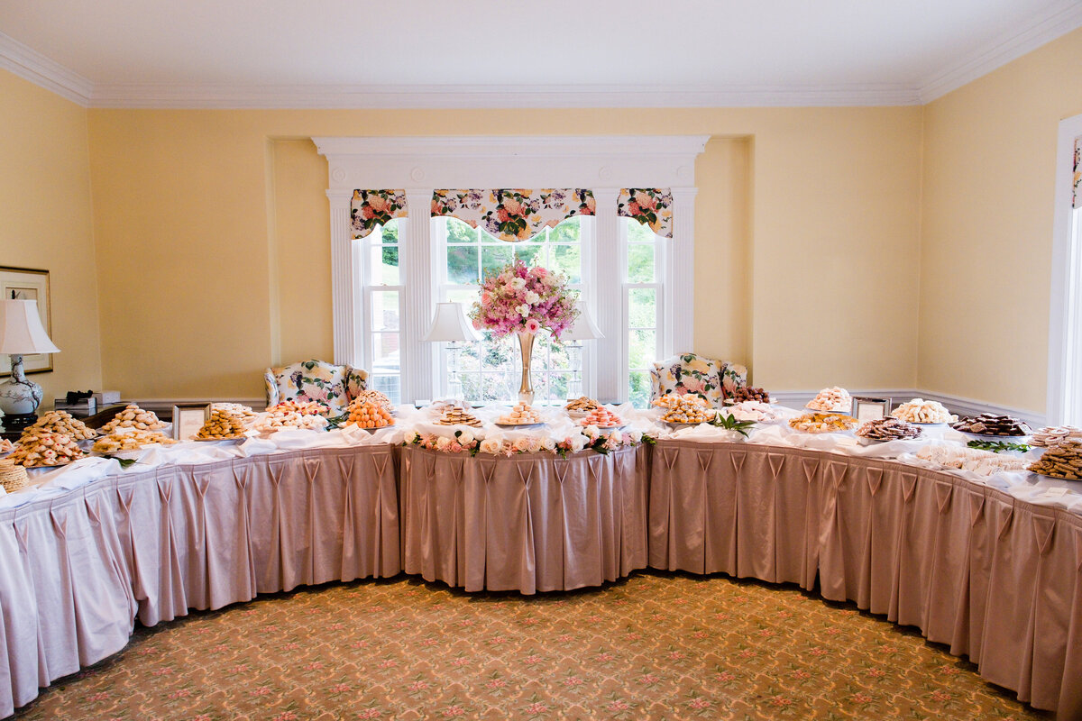 pittsburgh cookie table setup