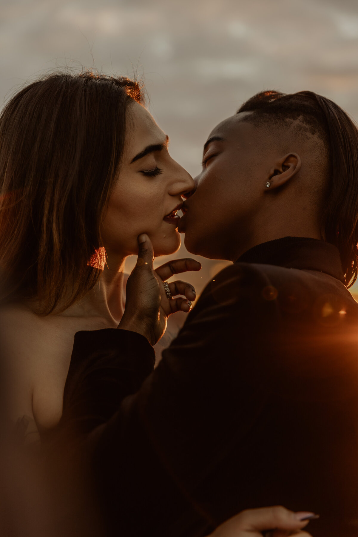 Close Up couples kissing photo in New York City 