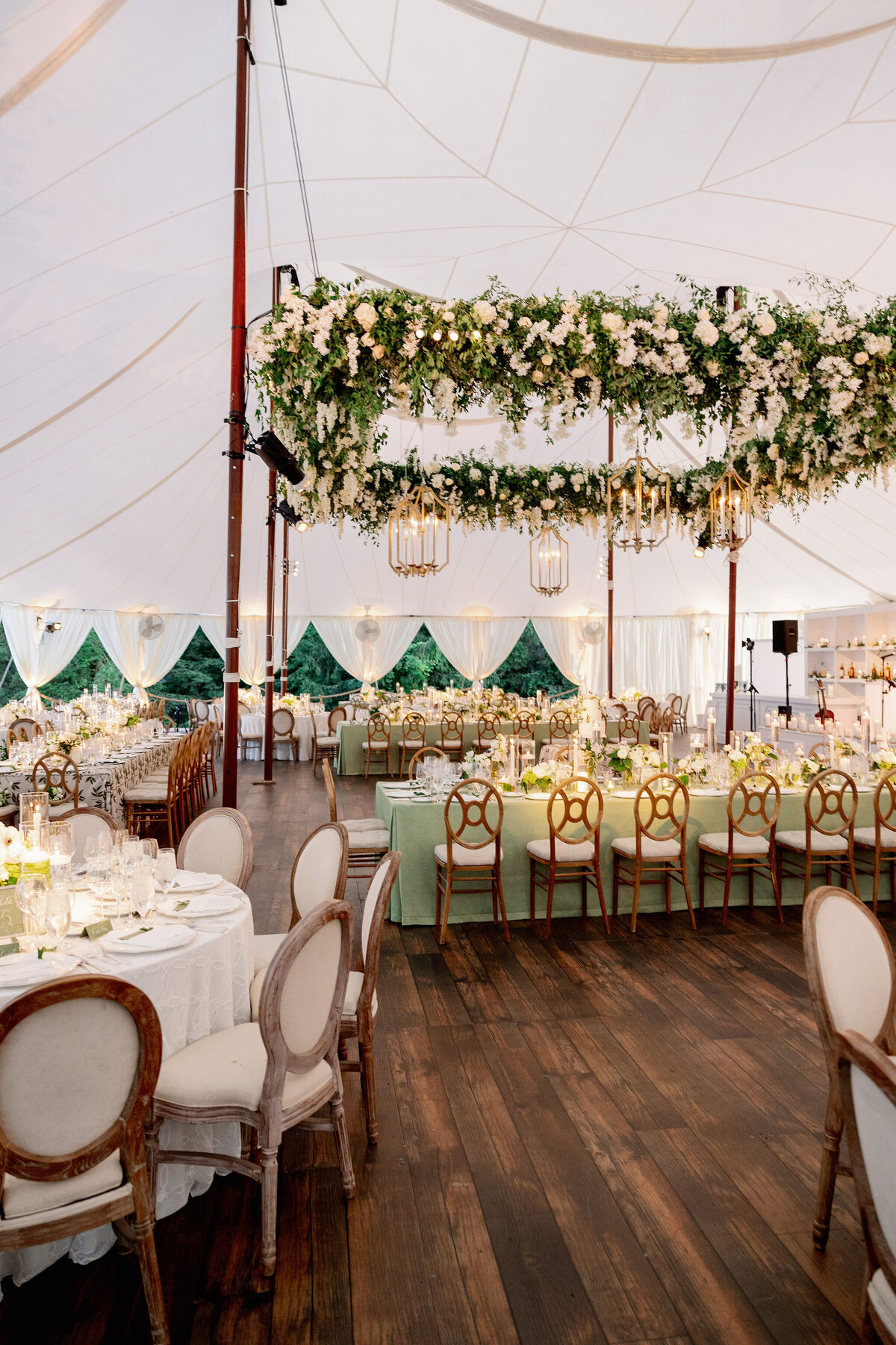 A photo of the interior of the wedding tenant at the Shoresacres CC. 