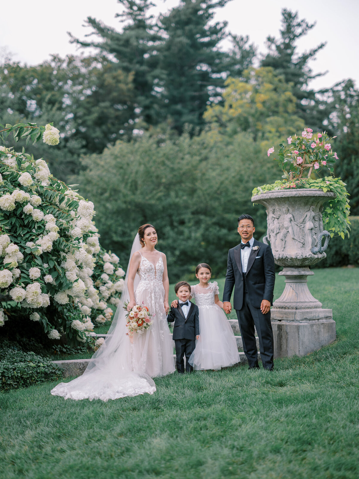 boston-wedding-photographer-seamless-photography-luxury-fine-art-timeless-wadsworth-mansion-estate-melissa-stimpson