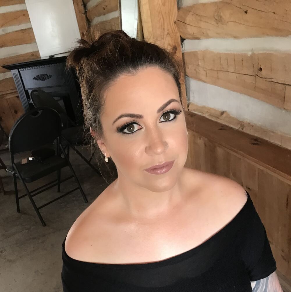 Destination wedding makeup in Ottawa: Waterproof techniques for a tear-proof, lasting bridal beauty.