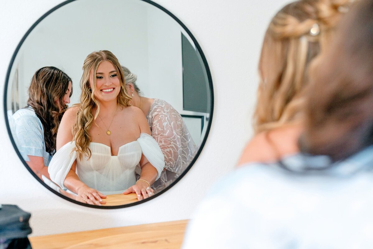 Bride_Mirror_Prep