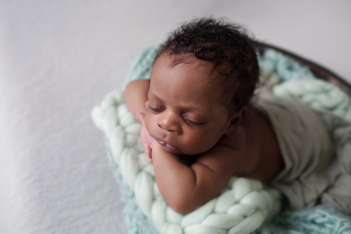 best Maryland newborn photographer, Baltimore newborn photographer, newborn photography near me, newborn portraits Crofton MD, professional baby photos