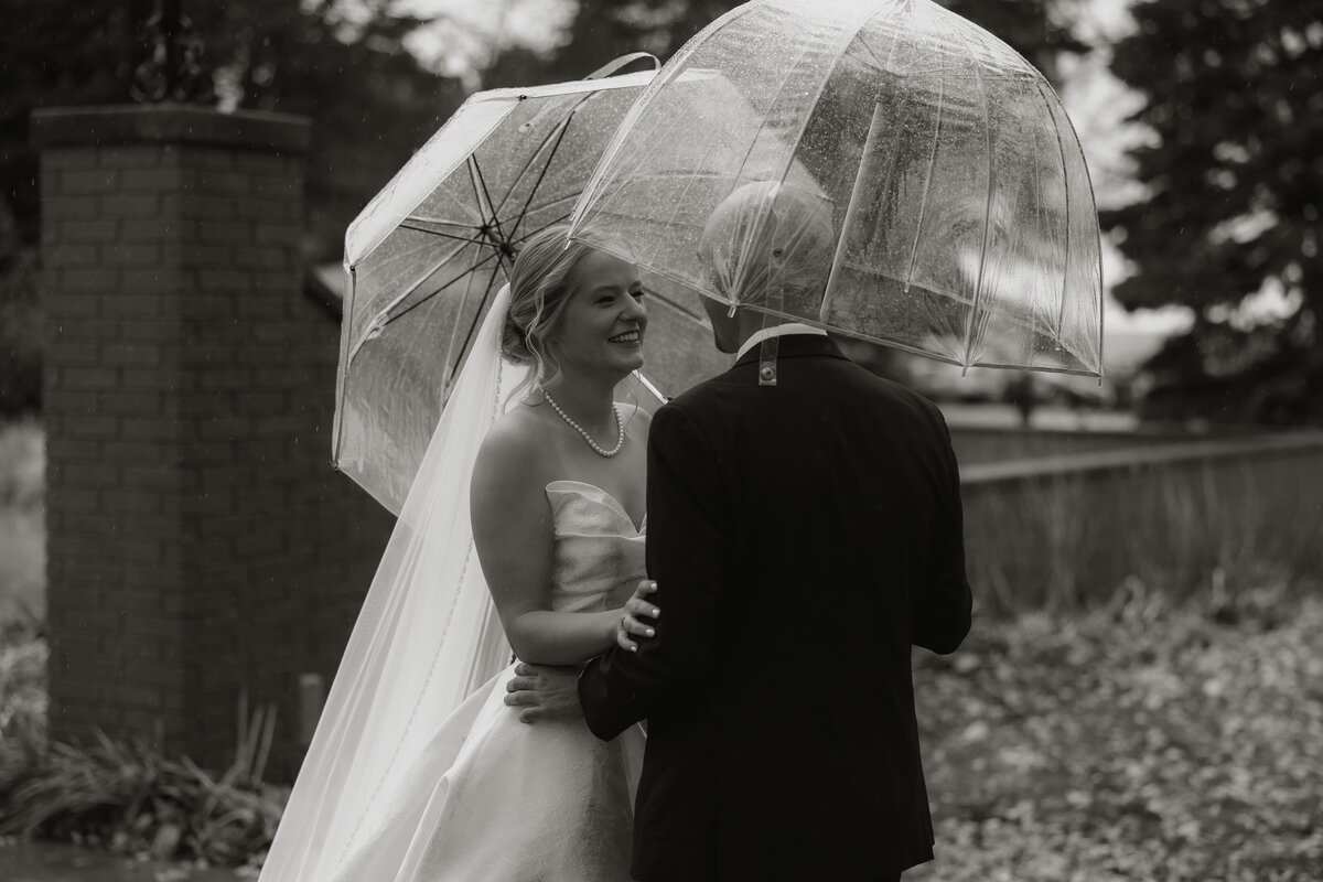 rainy-wedding-conrad-mansion-14