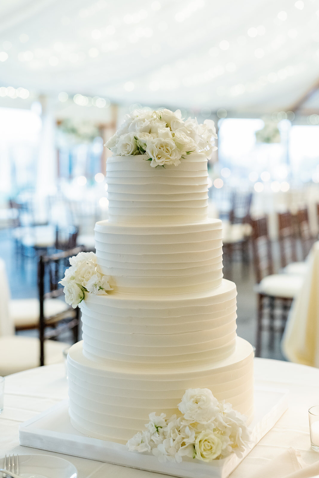 wedding-cake-at-castle-hill-inn-jen-strunk-events