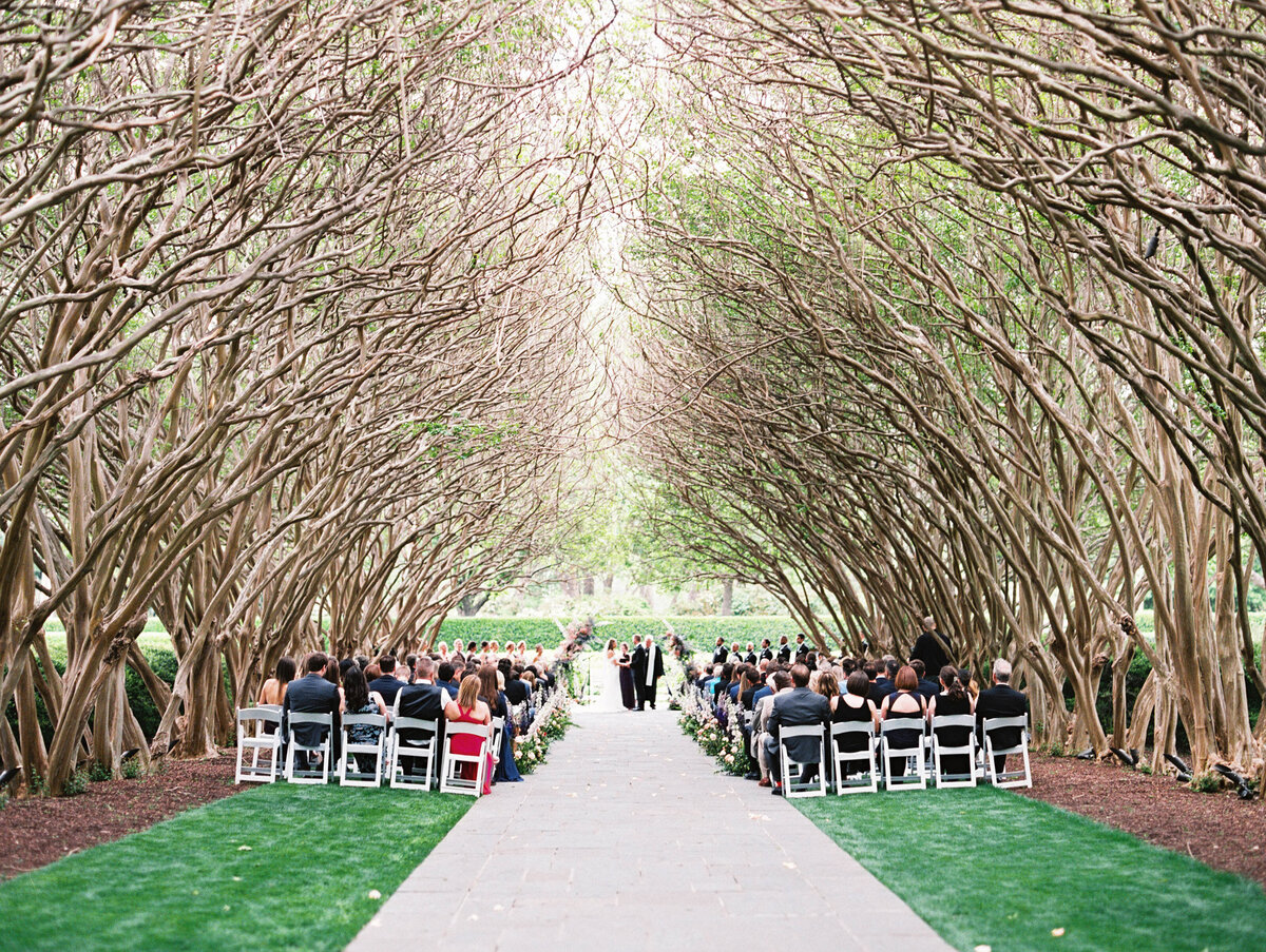 wedding-ceremony-crepe-myrtle-alley-outdoor-dallas-arboretum-venue-12