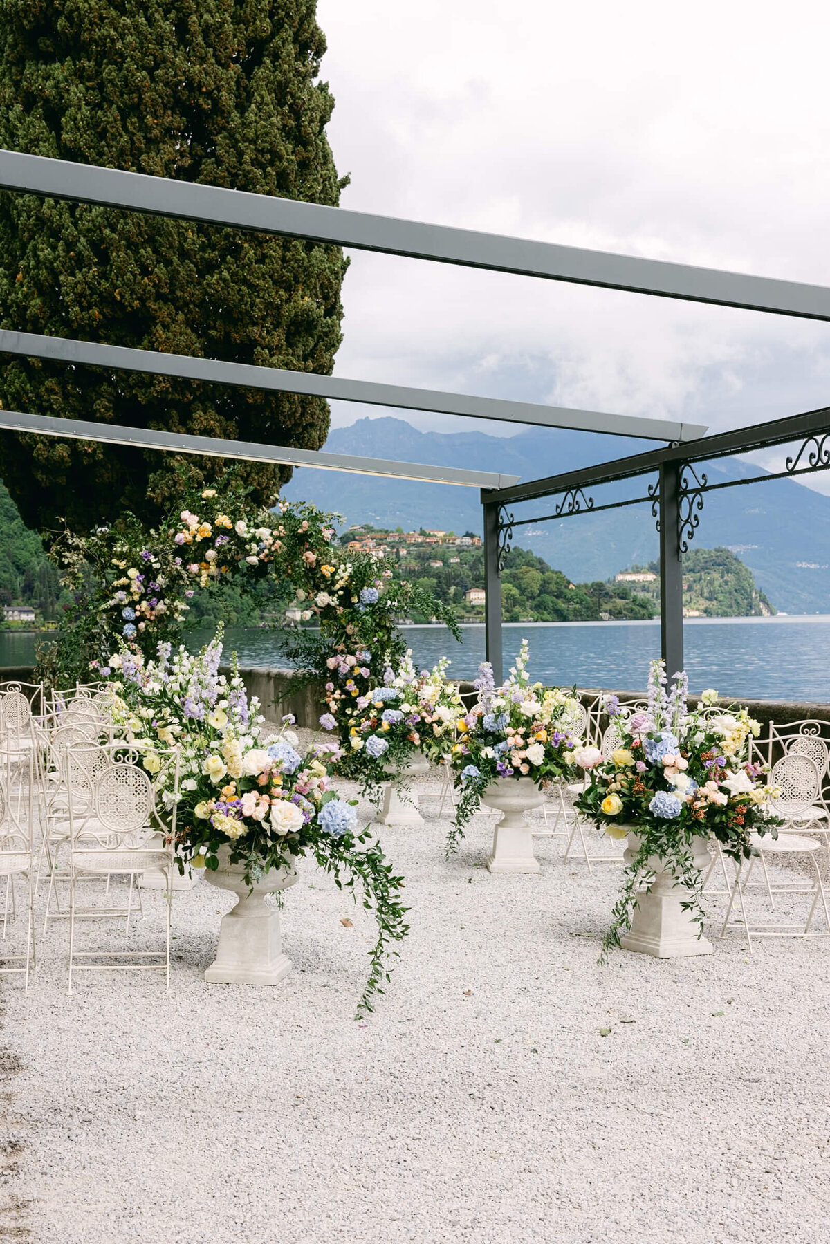 A wedding day photo of the wedding venue Villa Aura del Lago on Lake Como in Italy
