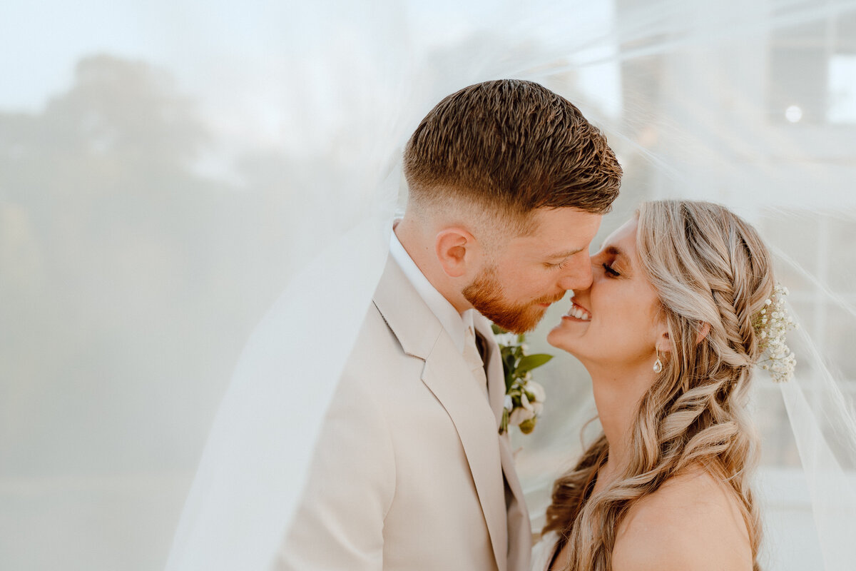 texas-wedding-photographer-angelina-loreta-photography-college-station-houston-magnolia-montgomery-bride-bouquet-groom-202