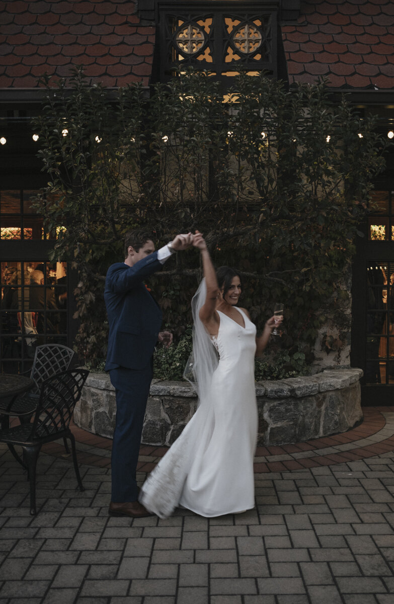 bride-and-groom-dancing-connecticut-wedding