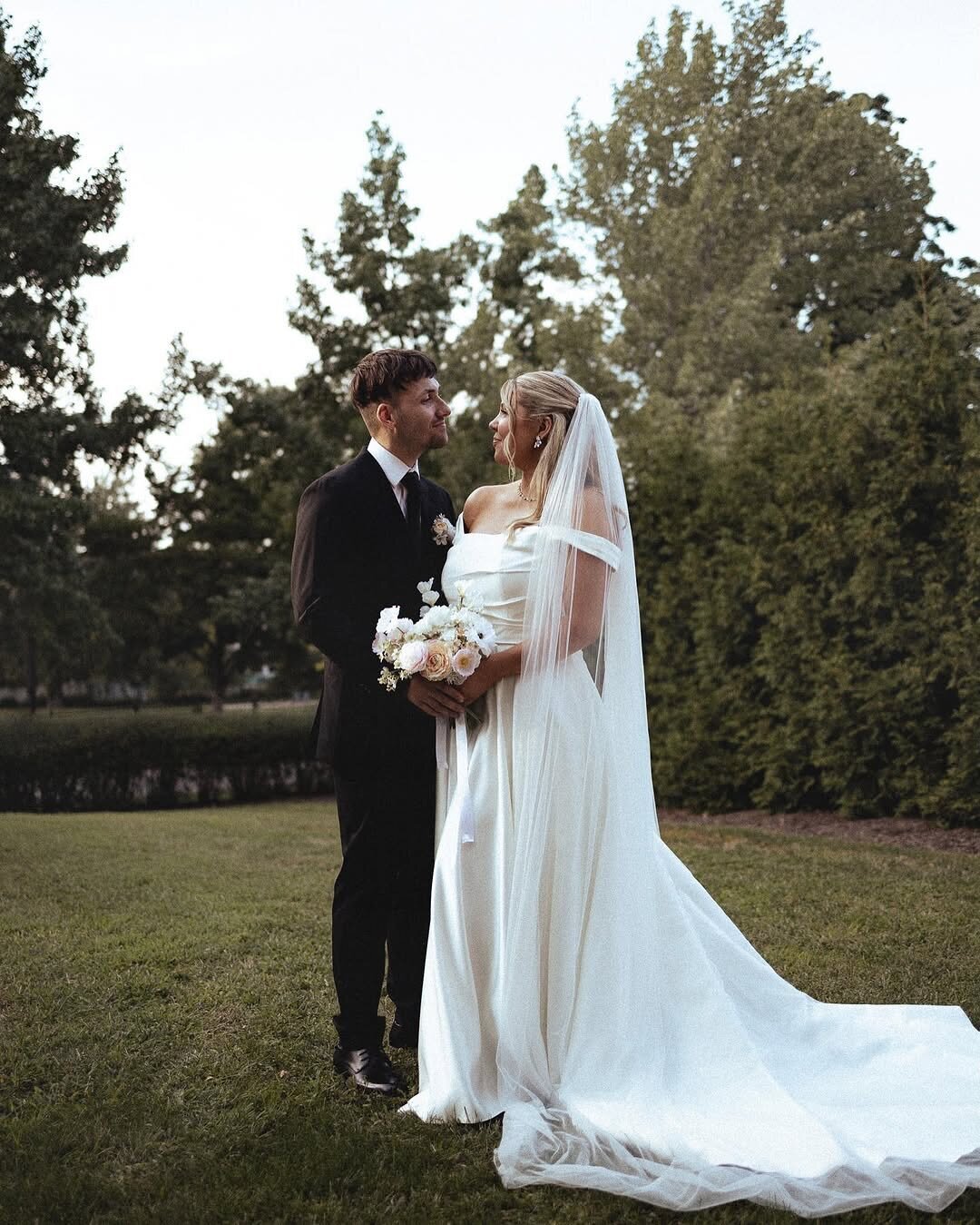Amanda & Nate captured by @timelessbyemma - @emmabellefischer (1)