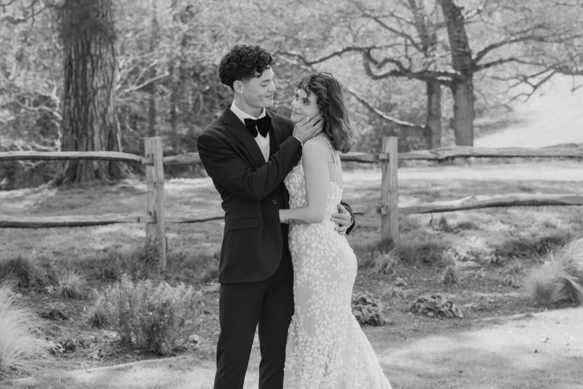 timeless-romantic-luxury-wedding-brideandgroom-blackandwhite-london-photography