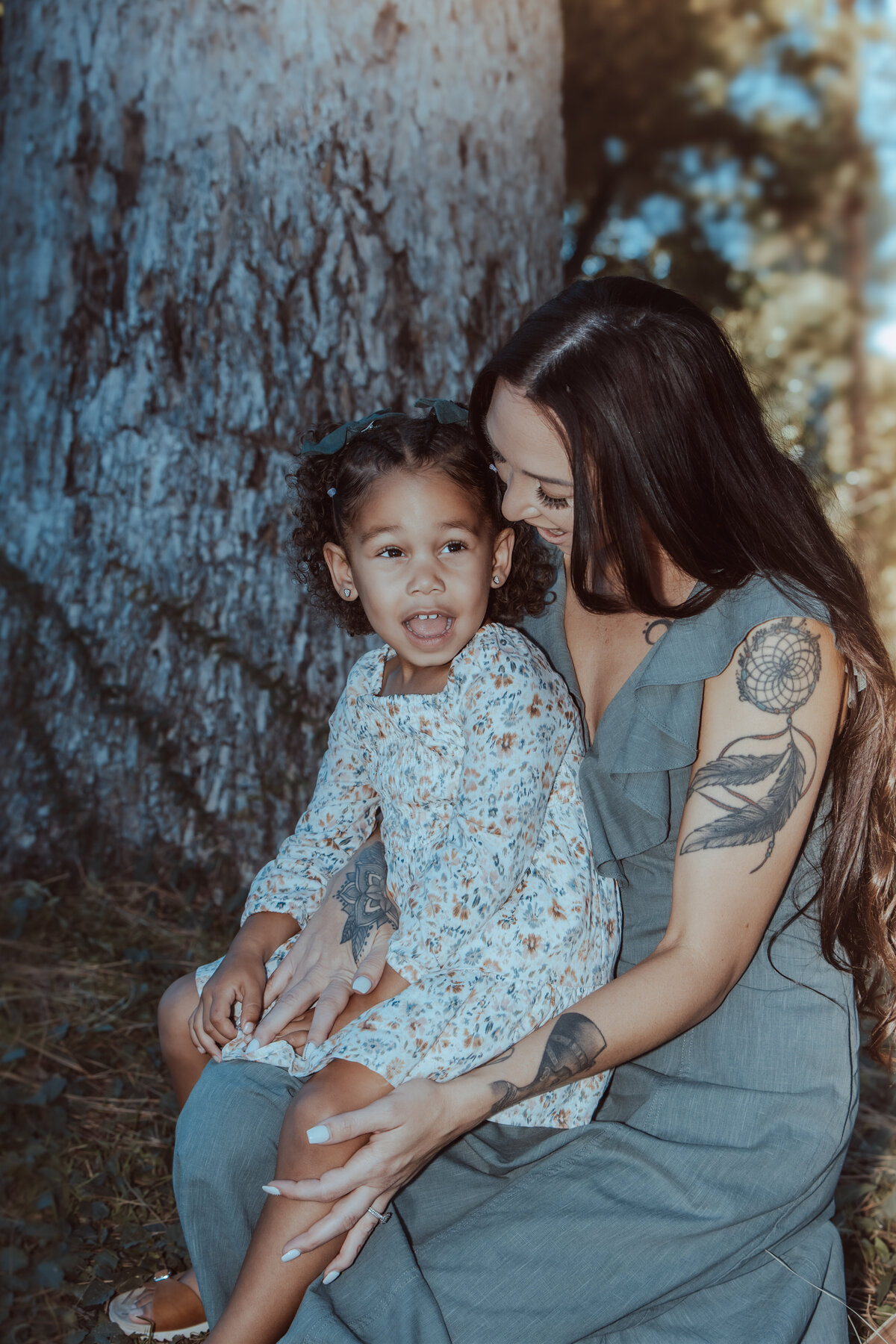egycali-mother-daughter-sitting-by-tree-prospect-park-redlands.jpg