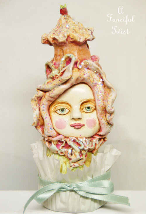 sweet-madeleine-cupcake-front