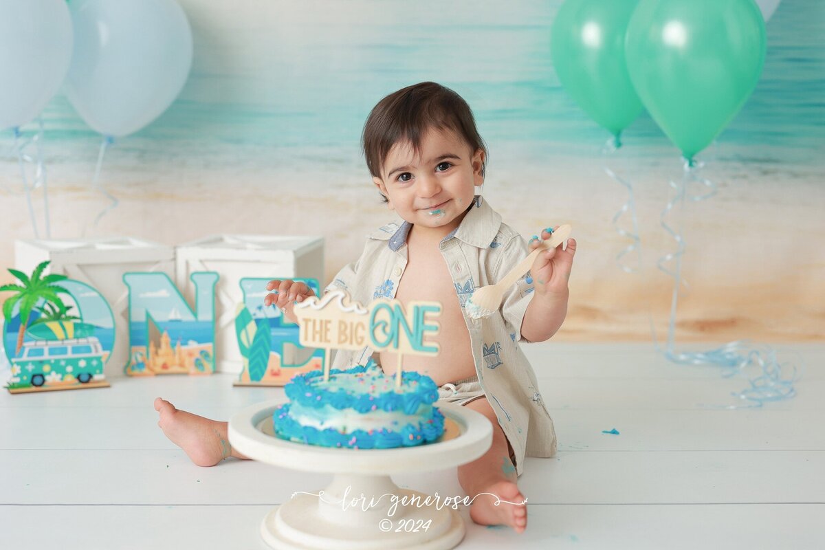 lehigh-valley-photographer-lori-generose-lg-photography-first-birthday-cake-smash-boy-pen-argyl-pa
