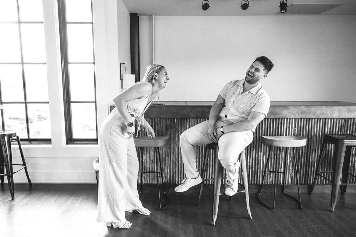 wedding-proposal-engagement-kontokosta-winery-greenport-newyork-miraparkphotography-11-bw