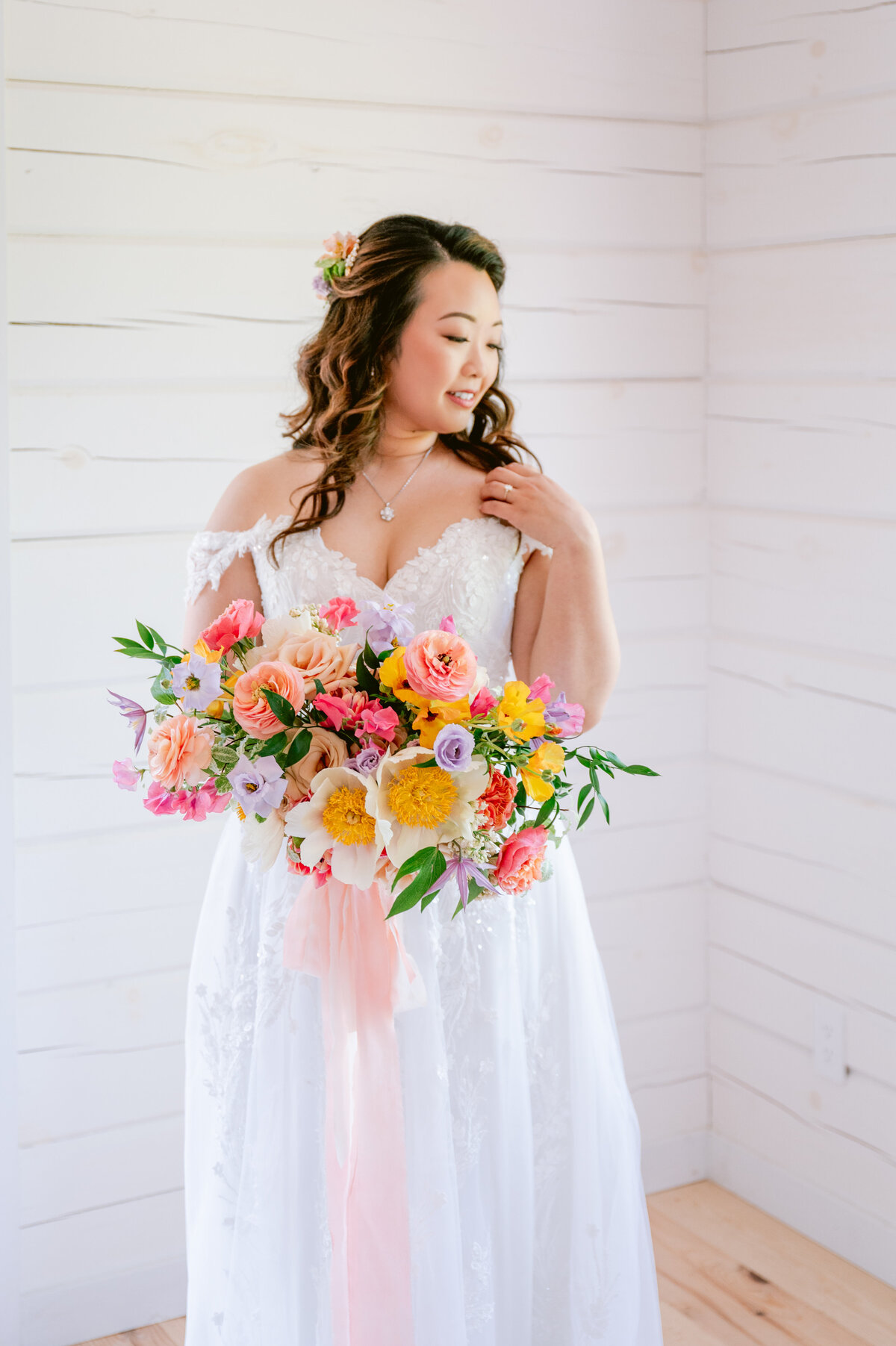 Le Belvedere-Bright-Spring-Floral-Wedding-Photography-by-Emma 8