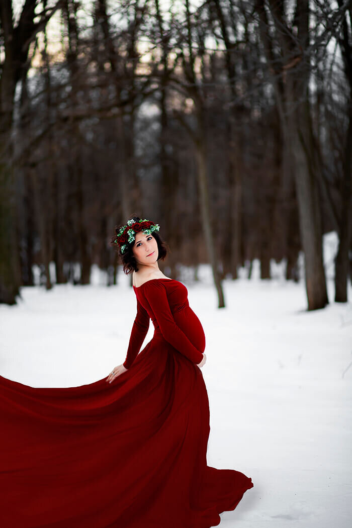 pregnant-woman-in-red-dress-winter
