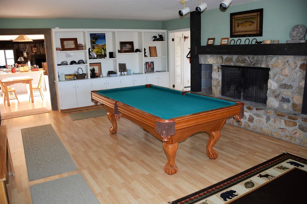 hanging-bull-lodge-encampment-wy-pool-table