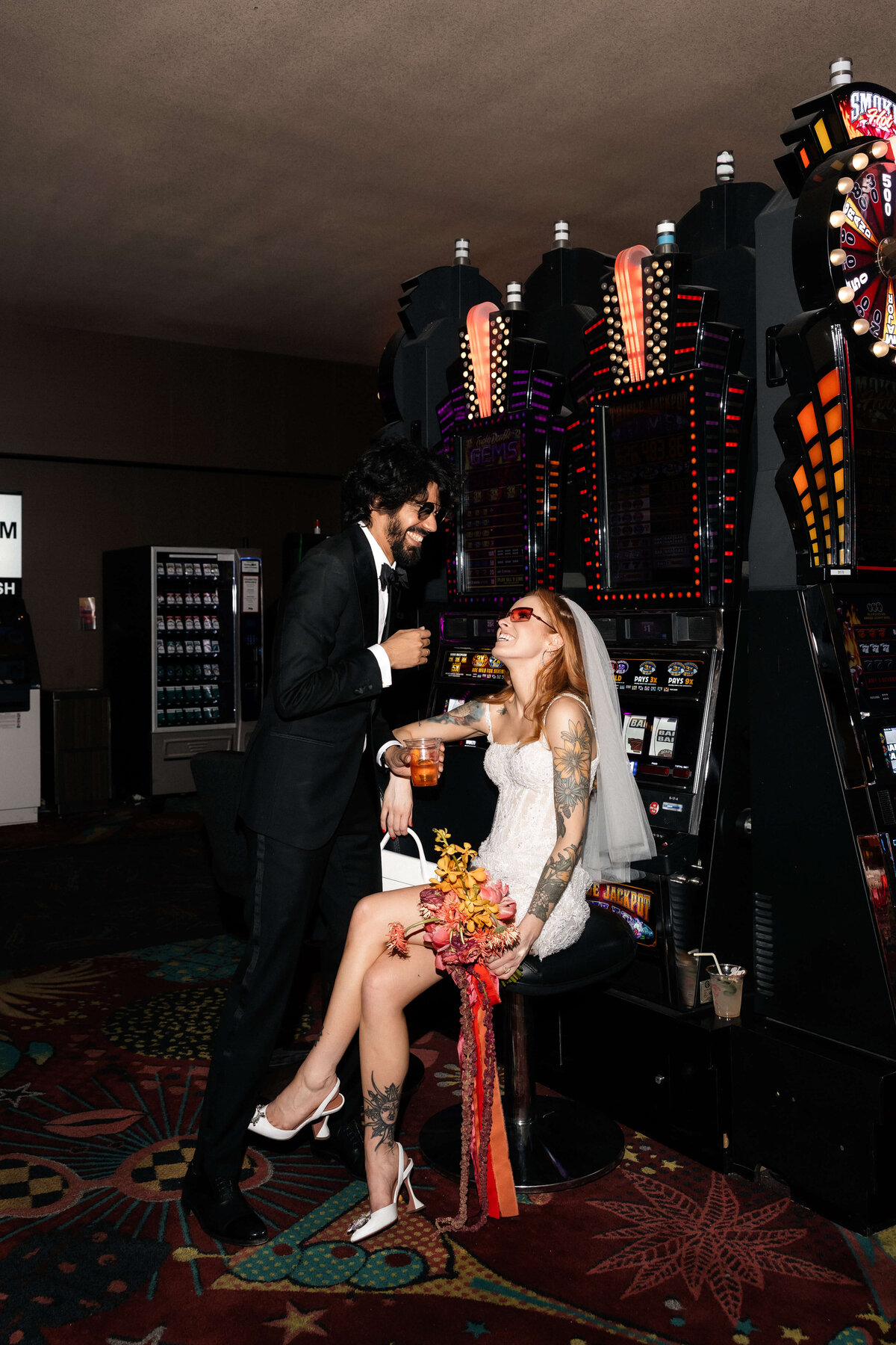 79riskyexposure_hayley-vikram_las-vegas-elopement-photography