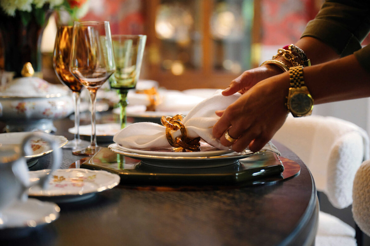 ghost-host-eli-turner-frederick-maryland-thanksgiving-tablescape-centerpiece42