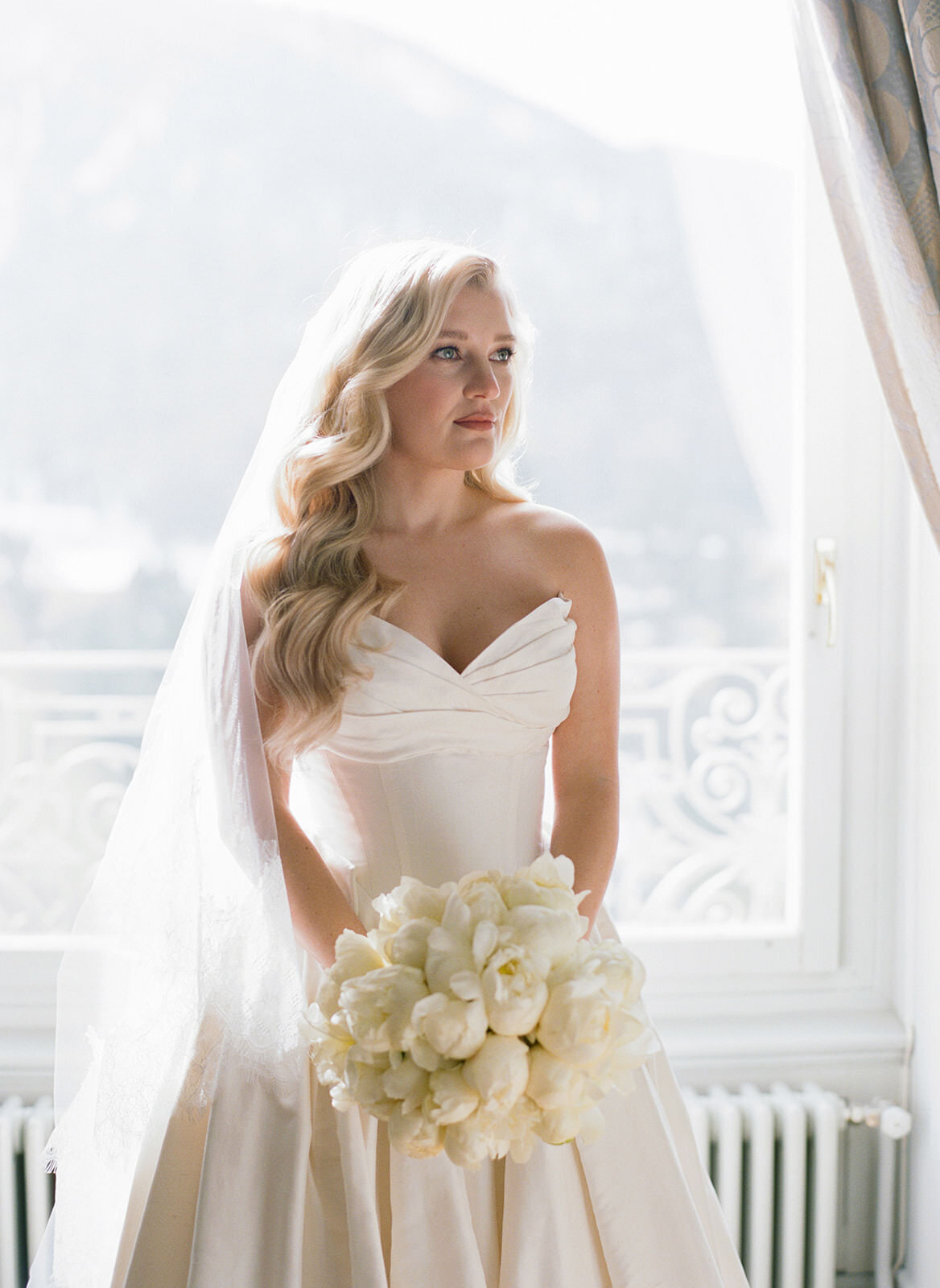 Powers_Wilson_Switzerland_Wedding_Bride_TaraHodgesPhotography090