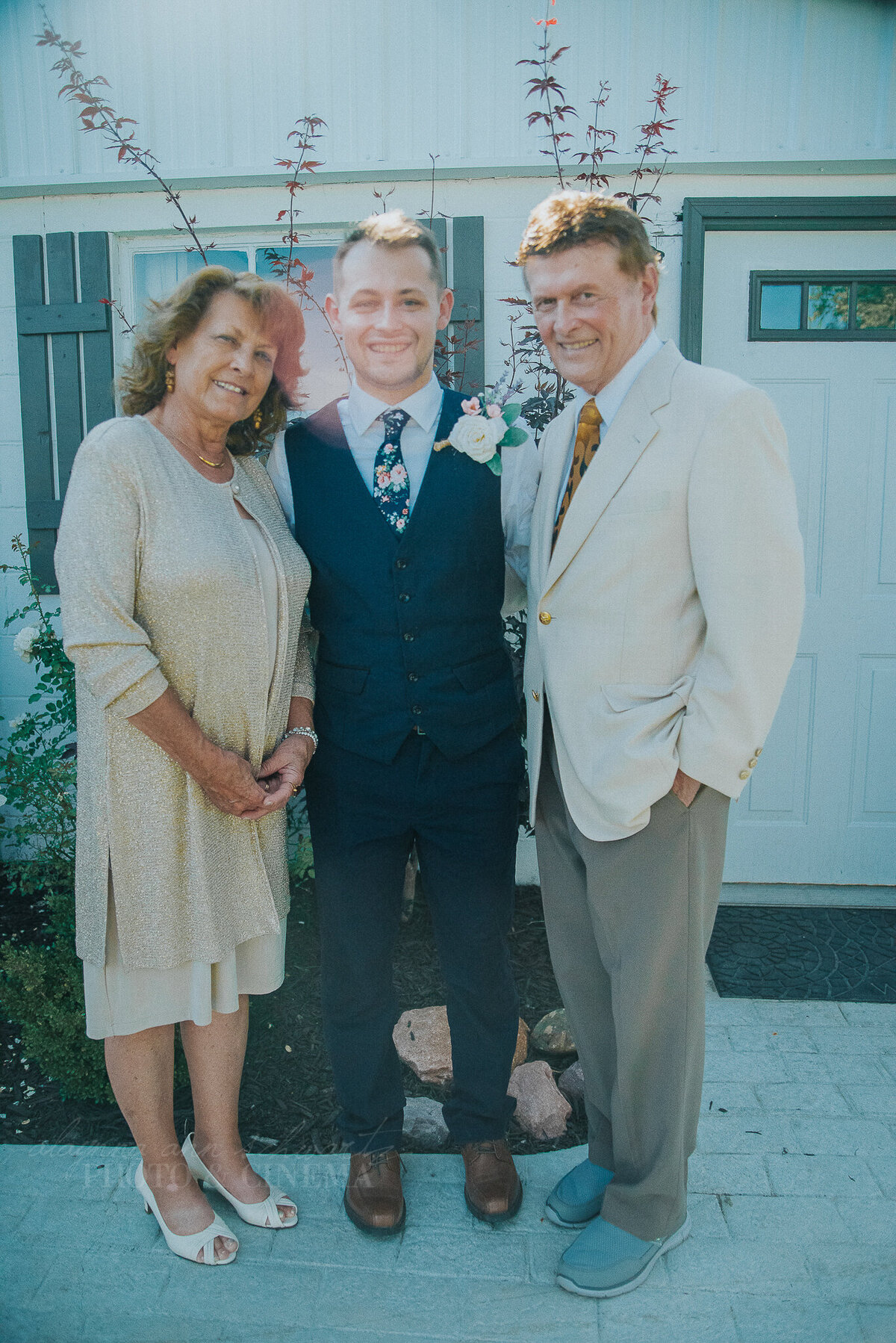 family formals _ alaynna ann schwartz _ harpors vinyard _ iowa photographer _ playlife photography_0185