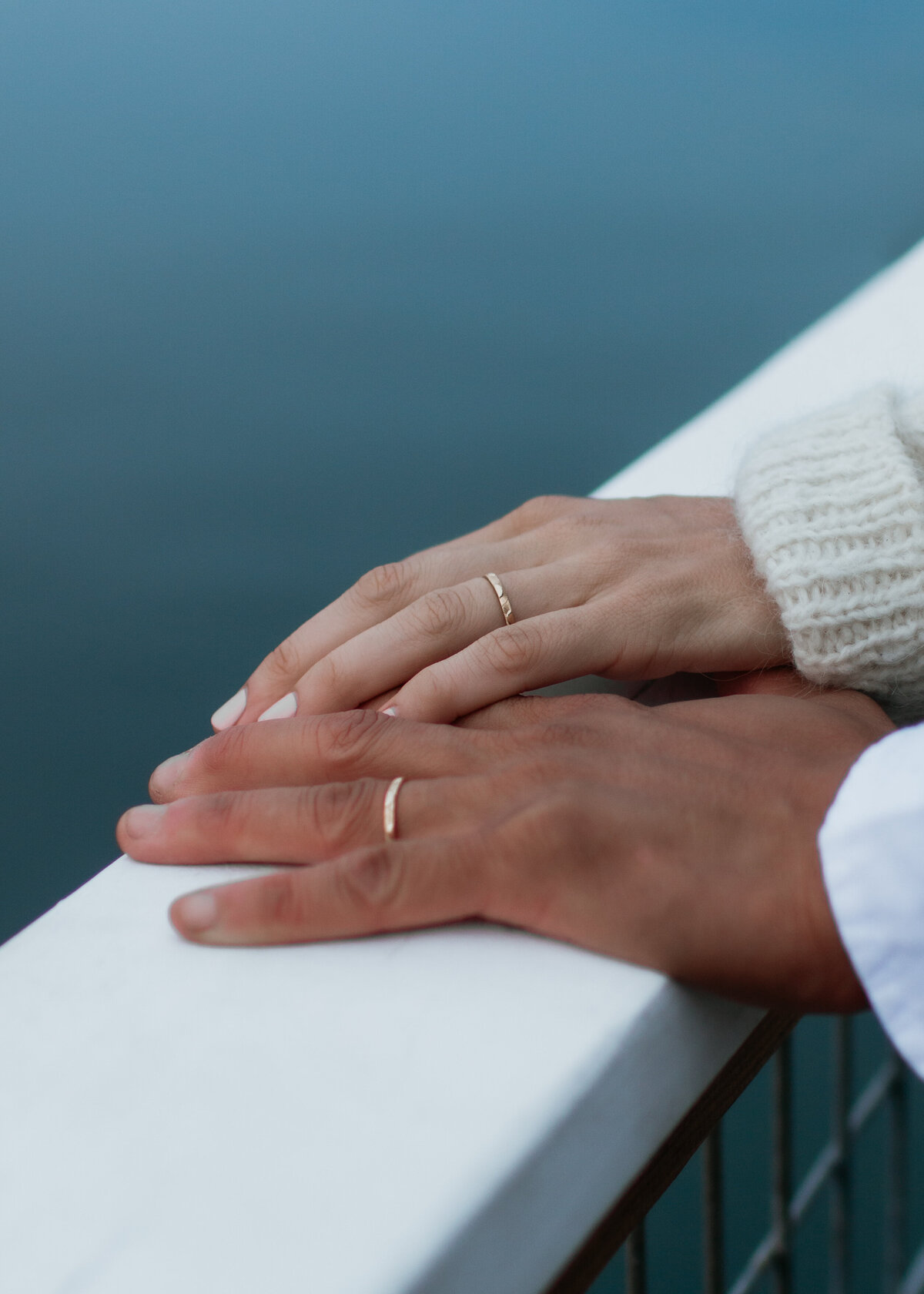 wedding-rings-detials-documentary-wedding-Captain Whidbey-jennifer-moreno-photography-washington