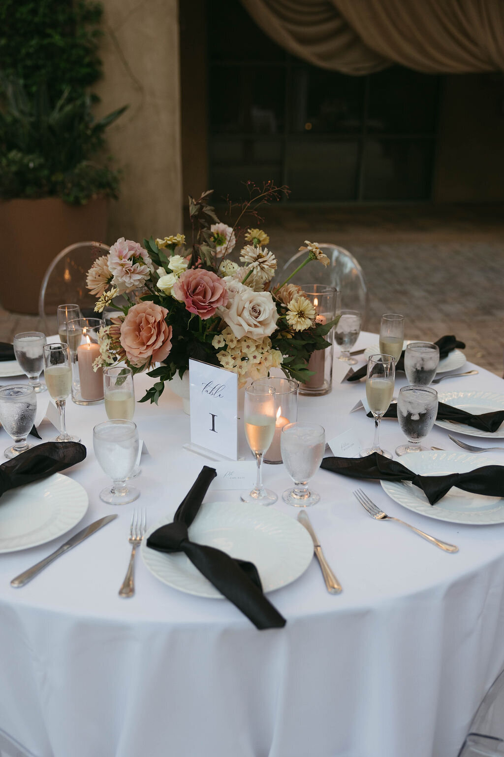 pretty-palm-leaf-event-co-molly-and-rodrigo-wedding-in-serra-plaza-57