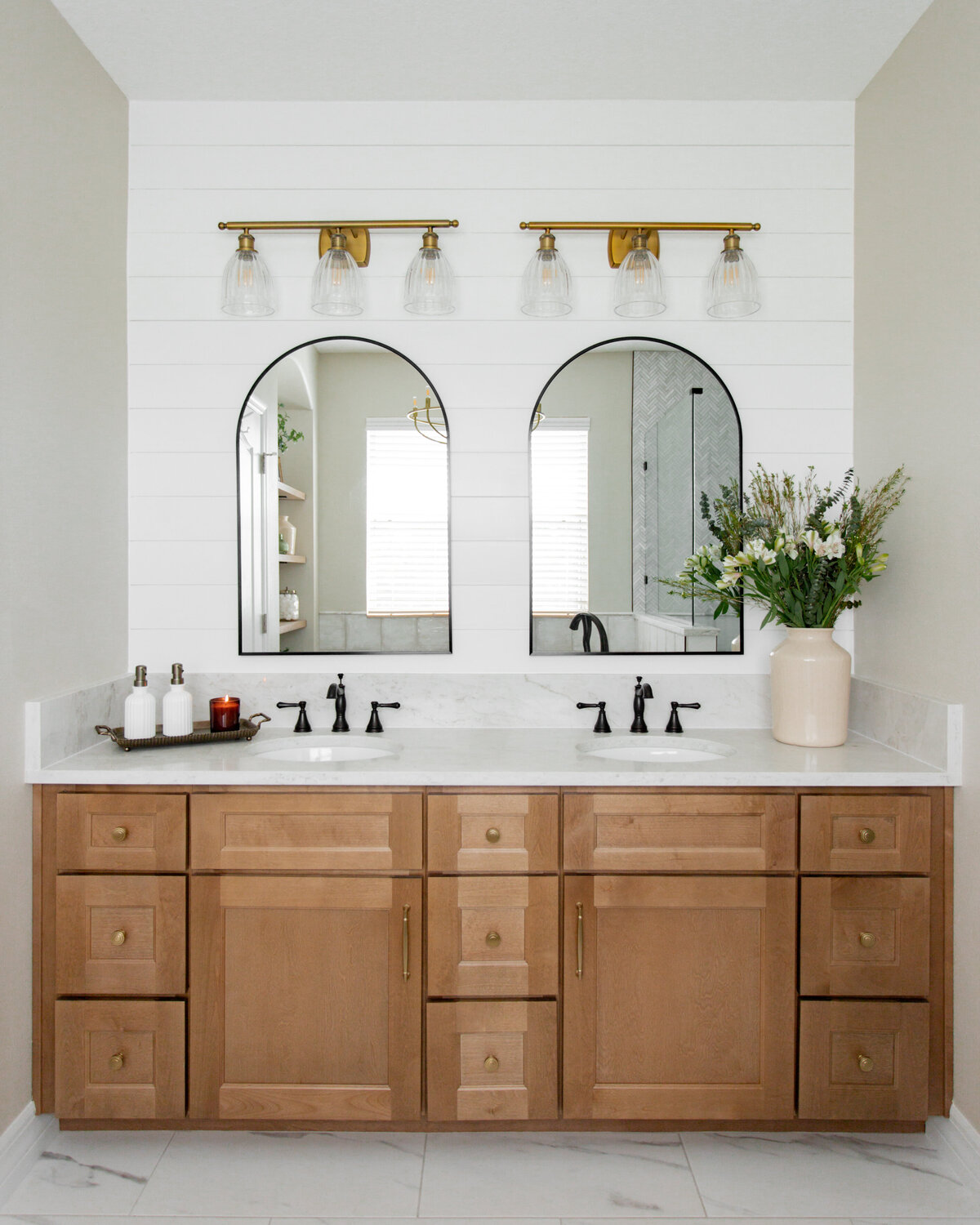 sally-barton-interiors-bathroom-vanity-design-davis-island-florida