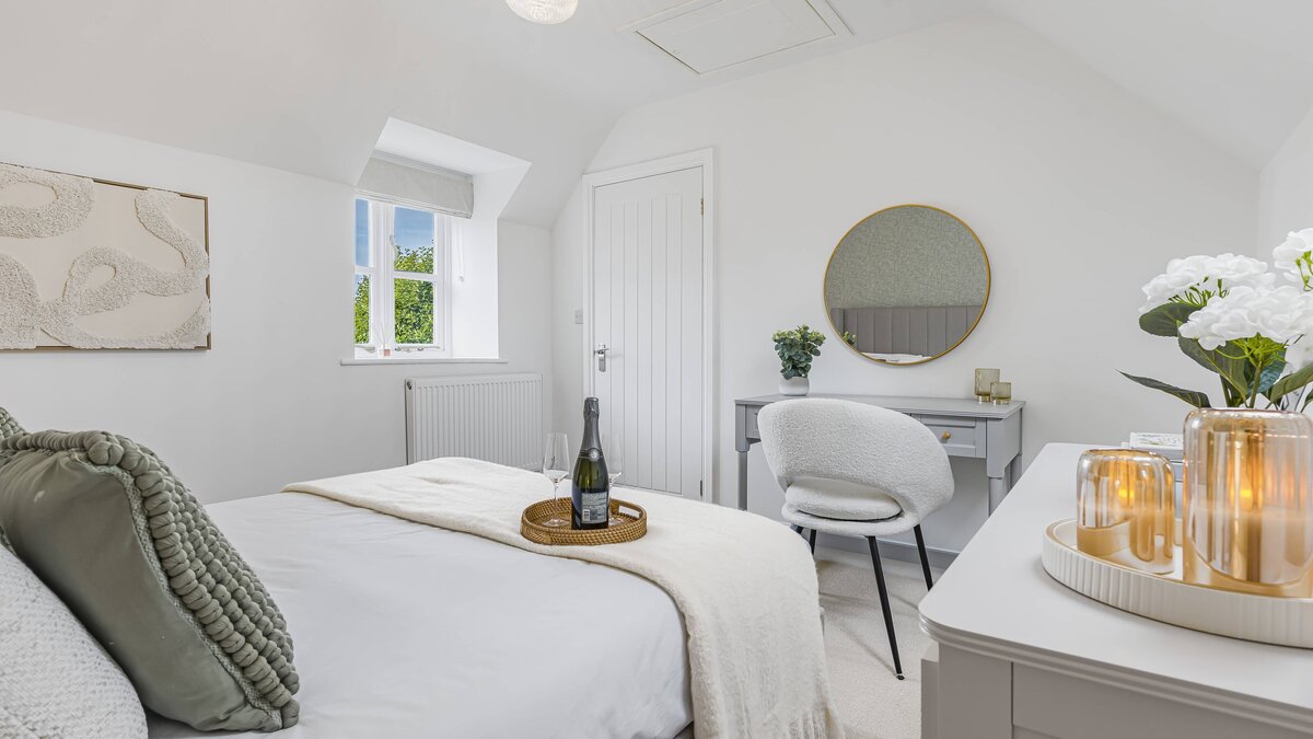 The Retreat: Luxury 2 Bedroom Cottage