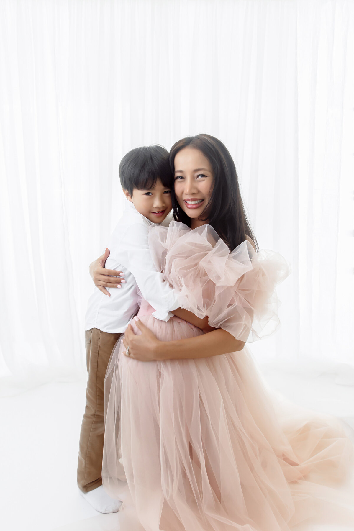 mother-son-maternity-nicole-oconnor-photography-new-london.jpg