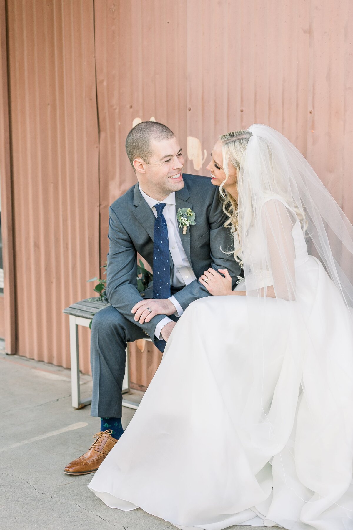 Warehouse-215-wedding-by-Leslie-Ann-Photography-00062