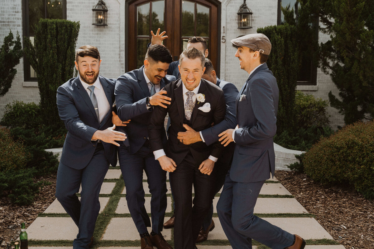 CharlottePhotographer_CorrinRyanFormals_ThinSpaces-12